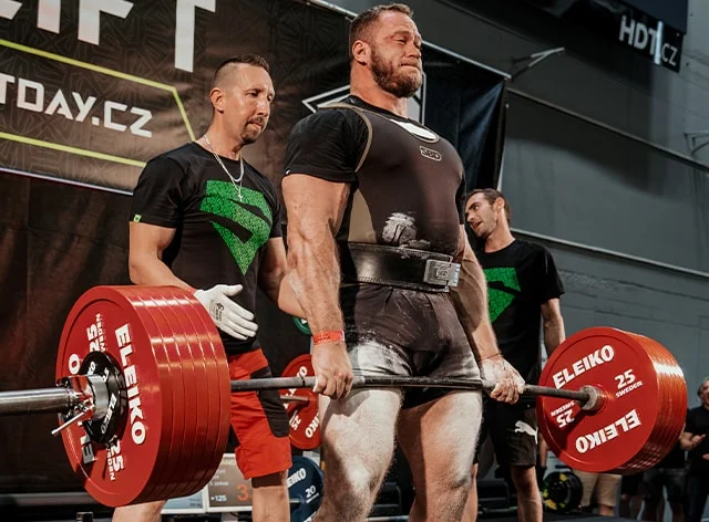 An athlete during a&nbsp;heavy deadlift attempt with a&nbsp;thick bar and weight